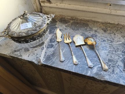 Quatre couverts à bonbons en argent doré 925e à dé
