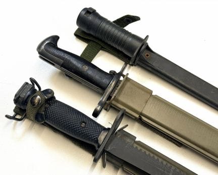 美国及其他地区
3把匕首套装
20世纪后半叶
一把意大利制造（？）的短款加兰德步枪，外加两把匕首，其