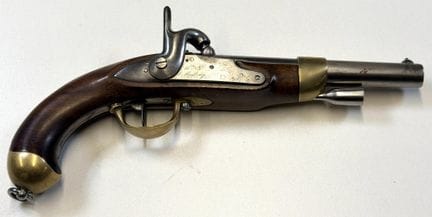 法国
1822年T Bis型手枪
19世纪初
木制枪托，刻有无法辨认的标记；经改装的活塞式击发机上刻