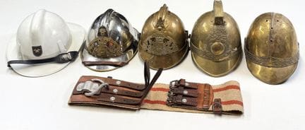 FRANKREICH
Set mit Feuerwehrhelmen 
Verschiedene M