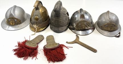 FRANKREICH
Set mit Feuerwehrhelmen 
Verschiedene M