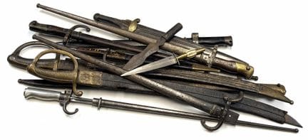 FRANCIA
Gran lote de bayonetas y artículos diverso