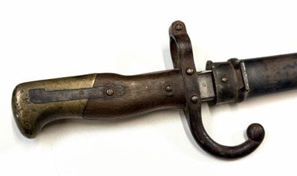 法国
1874年格拉斯刺刀
19世纪末
木质和黄铜刀柄，刀身上刻有“图勒 1877”字样，钢制刀鞘已