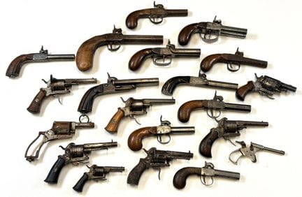 FRANCIA y otros países
Gran lote de pistolas de ca
