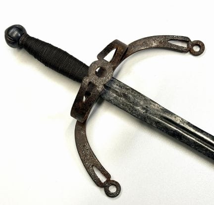 FRANCIA
Espada medieval compuesta  
Pomo metálico 