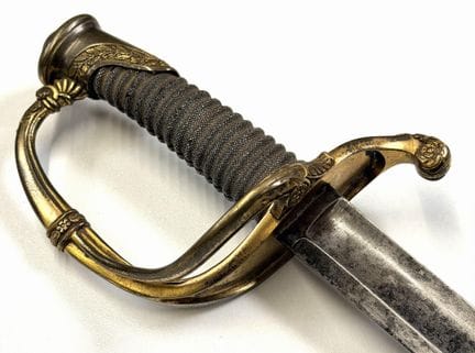法国
1821型军刀
19世纪初
黄铜双叉刀柄，鲨鱼皮刀鞘无水印，平背弯刀刃上刻有1831年“克利根