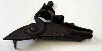 FRANCIA.
Placa de un fusil de pedernal 
Siglo XVII