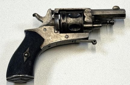 FRANCIA.
Revólver Velodog calibre 22 LR
Culata de 