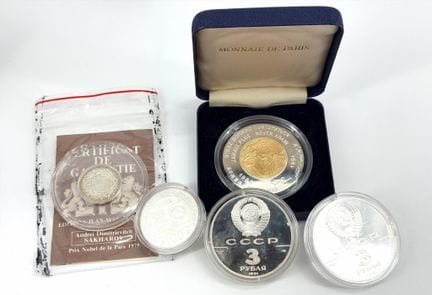 Serie di monete commemorative comprendente: 
- 3 r