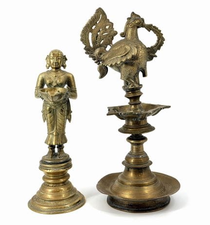 INDIA. 
Due lampade a olio in bronzo: la prima raf