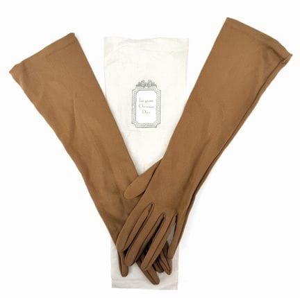 CHRISTIAN DIOR. 
Guanti in nylon color fulvo, forn
