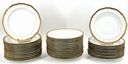 LIMOGES. 
Servizio da tavola in porcellana decorat