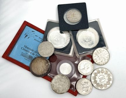 Set di monete comprendente: 
- Moneta da 200 anni 