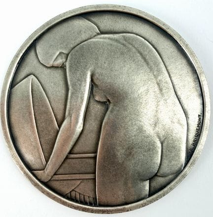 [MEDAGLIA]
Medaglia circolare raffigurante una don