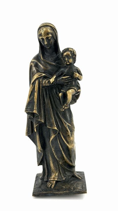 Madonna con Bambino in bronzo. 
XIX secolo. 
Altez