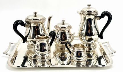 Saint-Médard. 
Servizio da tè e caffè in metallo a