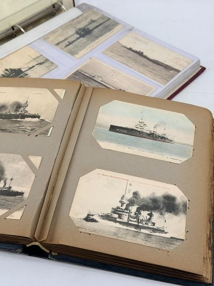 Album contenente circa 190 cartoline sui sottomari