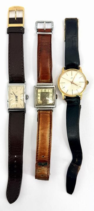 Set di tre orologi da polso composto da:
Un orolog