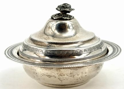 EGITTO.
Coppe con coperchio, decorate con un bordo