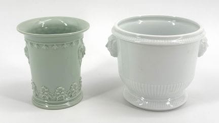 CH. FIELD HAVILAND.
两只花盆套，其中一只为白色瓷器，饰有两个面具头像和卷草纹。 