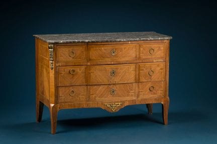 Curved veneer chest of drawers with fillet detaili