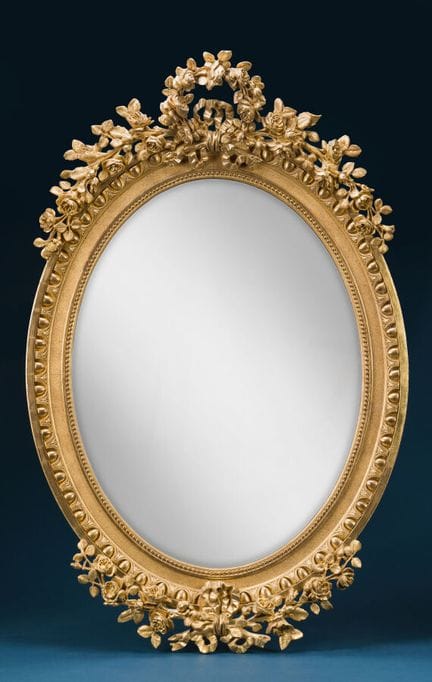 Grand miroir ovale en bois et pâte dorée à décor d