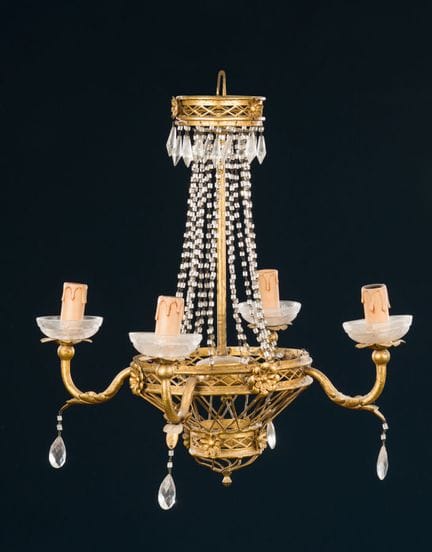 Petit lustre corbeille à quatre lumières. 
Hauteur