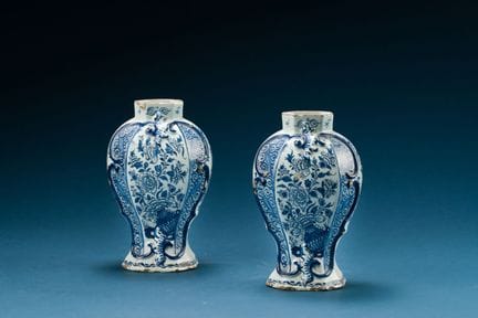 Delft, 19th century
Pair of blue-and-white earthen