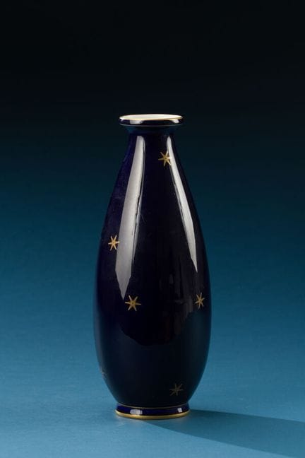 SEVRES, 1927 
Porcelain shell-shaped vase decorate