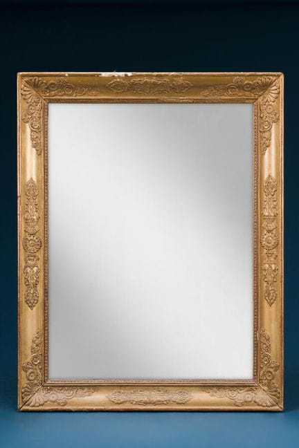 Miroir en bois doré à décor de palmettes, XIXe siè