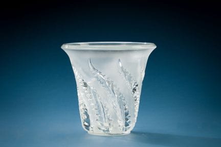 LALIQUE FRANCE
White and opalescent crystal tulip 