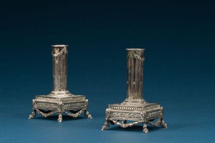 Pair of small 950/1000 silver candlesticks, base d