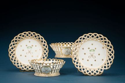 PARIS
Pair of white and gold openwork porcelain bo