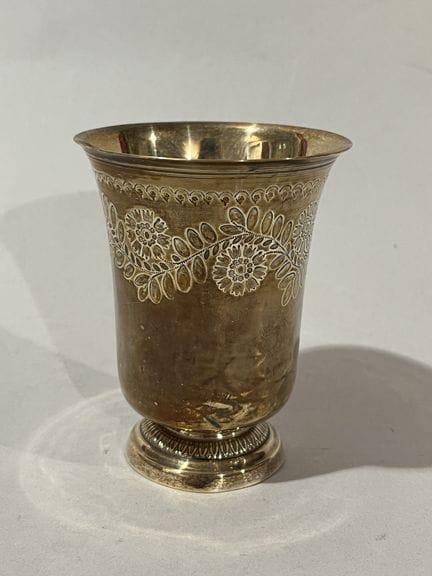 TIMBALE en forma de tulipán, de plata, decorado co