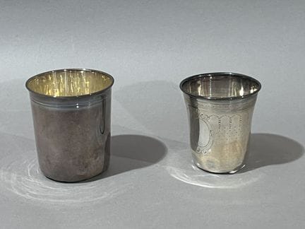 DOS TIMBALES de plata.
Sello: Minerva.
Peso: 130 g