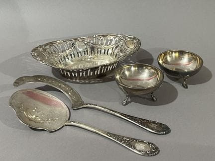 SET in argento composto da CESTINO traforato, COPP