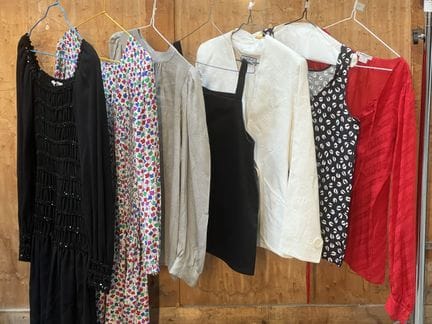 YVES SAINT LAURENT
Deux ROBES: l'une imprimée et l