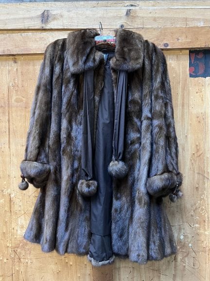 J.MENDEL
Manteau 3/4 en vison naturel, col fermé p
