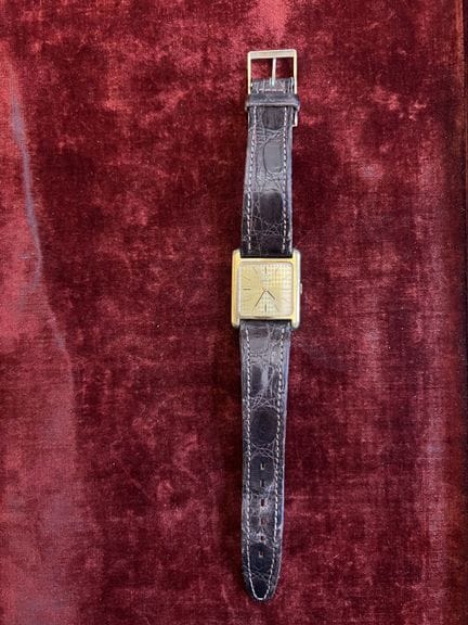 OMEGA De Ville
RELOJ DE MUJER con caja de metal do