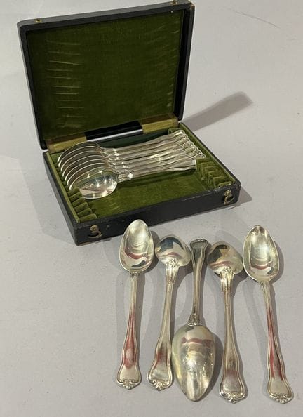 DOCE CUCHARILLAS de plata, modelo con acabado estr