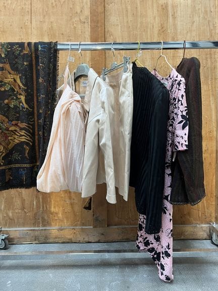 ENSEMBLE comprenant : 
- Christian DIOR, un TAILLE