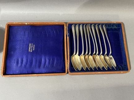 DIEZ cucharillas de plata, modelo «filet».
Punzón: