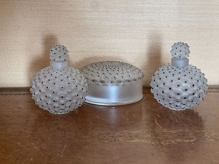 LALIQUE FRANCE 
SET consisting of a box and two bo