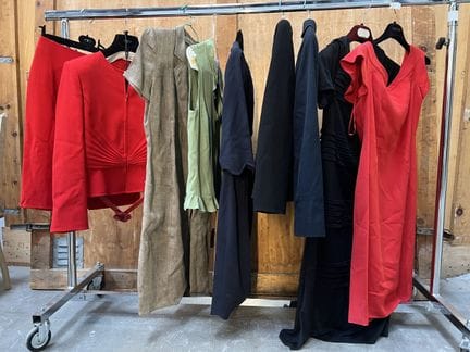 VALENTINO 
ENSEMBLE comprenant : 
- Une robe en la