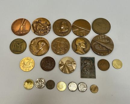 SIXTEEN bronze table medals.
(Various subjects, si