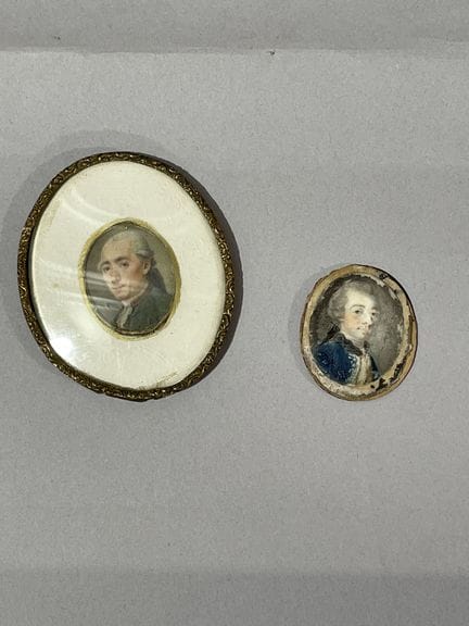 ESCUELA DEL SIGLO XVIII
Retratos de hombres
Dos mi