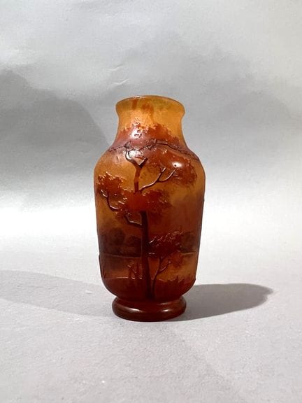 DAUM
Glass vase with acid-etched and enameled deco