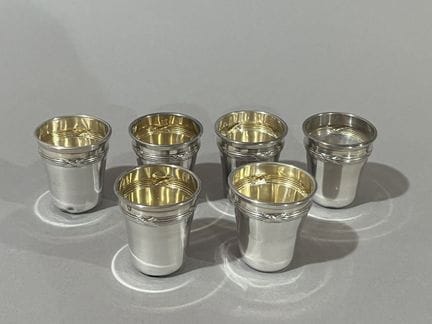 SEI BICCHIERINI DA LIQUORE in argento. 
Punzone: M