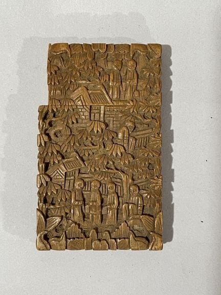 CANTON, early 20th century.
SMALL carved wooden ne