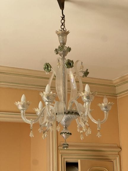 Six-light Murano glass chandelier with floral and 